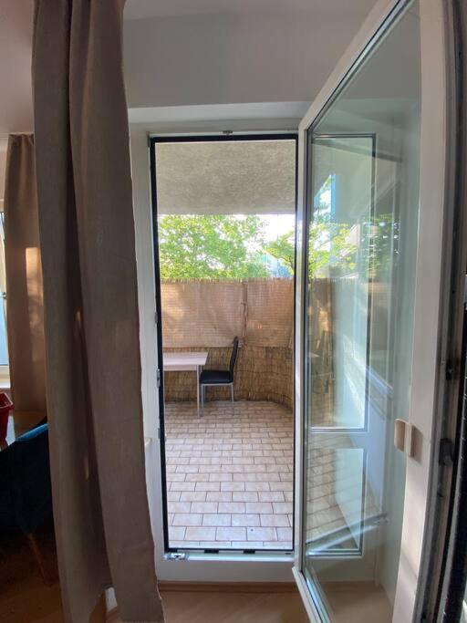 Apartment With Balcony 베를린 외부 사진